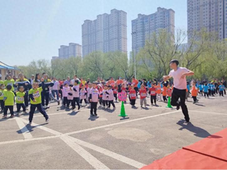 5月14日超百组家庭嗨翻赛罕区！亲子马拉松为何如此火？