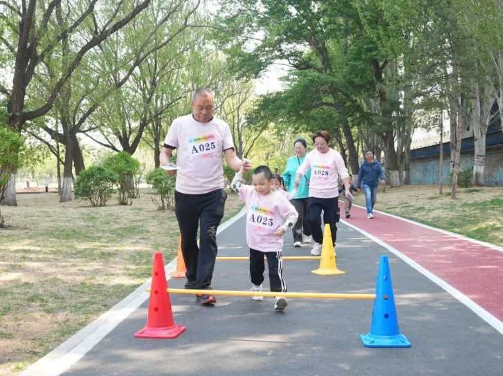 5月14日超百组家庭嗨翻赛罕区！亲子马拉松为何如此火？  第3张