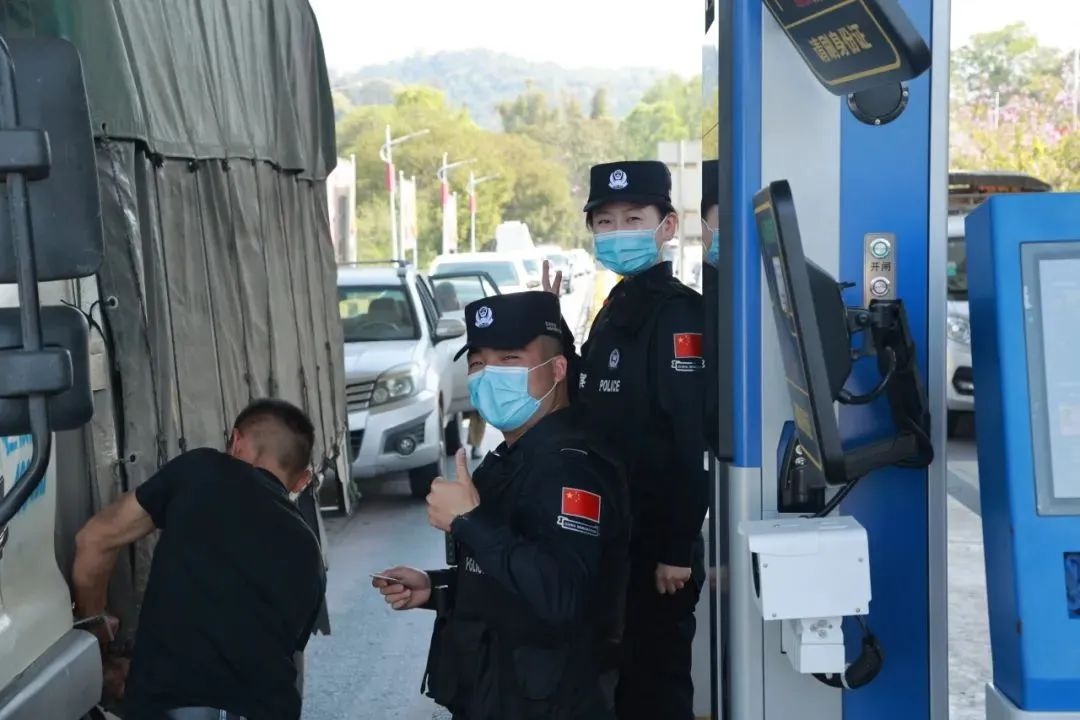 572枚荣誉勋章背后，西双版纳边境守护者有着怎样的动人故事？  第5张