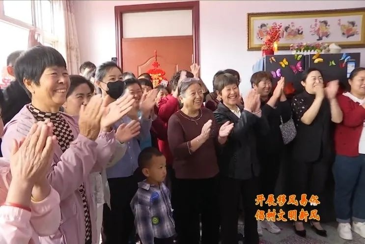90后新人徒步接亲引爆网络！约40万人见证，你还在大办婚礼？  第6张