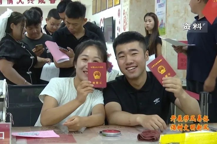 90后新人徒步接亲引爆网络！约40万人见证，你还在大办婚礼？  第7张
