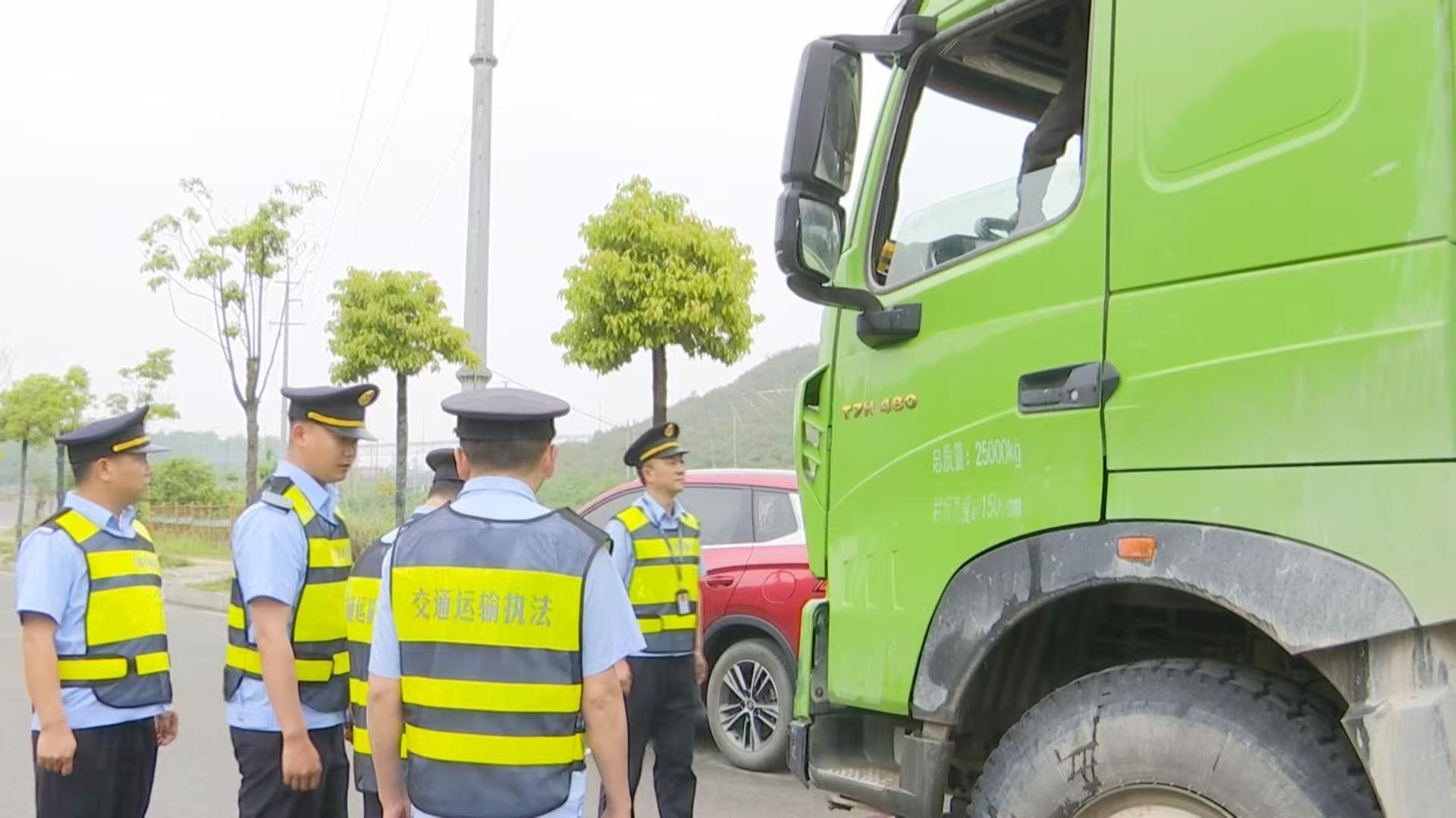 5月15日贵州双龙航空港查获两辆严重超载运输车？超限情况究竟多严重  第3张