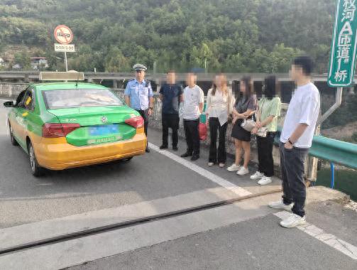 超员隐患大！5月15日紫阳县权河交警查处2起超员违法，你还敢铤而走险吗？