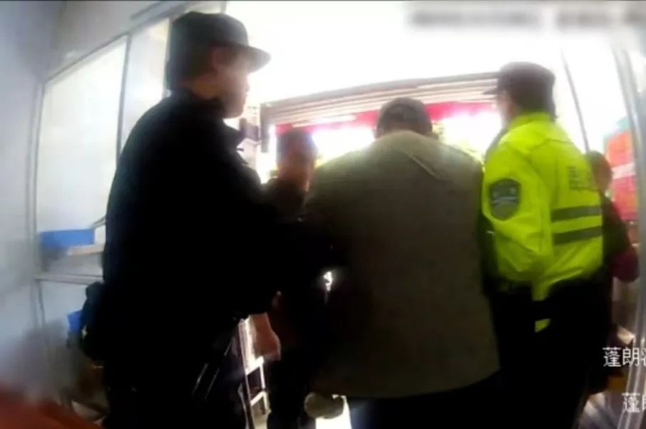 春节将至，昆山警营里的‘神秘小伙伴’如何守护平安？揭秘对讲机与笔记本的春节使命  第9张