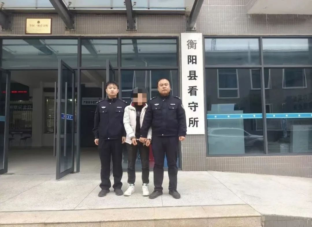 深夜潜入母校竟为充电？男子唐某平疯狂盗窃教室财物，7000元损失背后有何隐情？  第4张