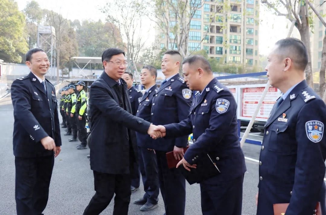 南岳区春运首日大动作！刘浪书记亲自带队，交通改革成效如何？