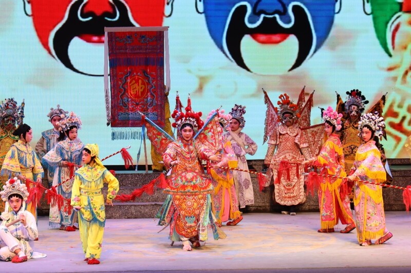 2025年少儿粤剧传承基地汇演惊艳广州！百名学员与名家同台，青春粤剧如何震撼全场？  第2张