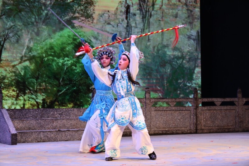 2025年少儿粤剧传承基地汇演惊艳广州！百名学员与名家同台，青春粤剧如何震撼全场？  第3张