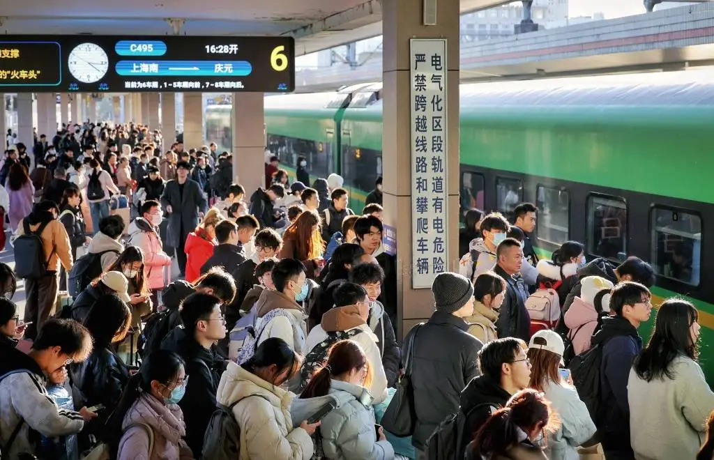 春运大潮来袭！90亿人次为何在40天内疯狂迁徙？回家的路究竟有多远？