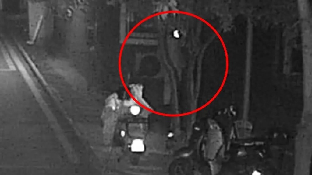 男子自制钓竿竟不为钓鱼？揭秘深夜窗内钓财的惊人真相  第1张