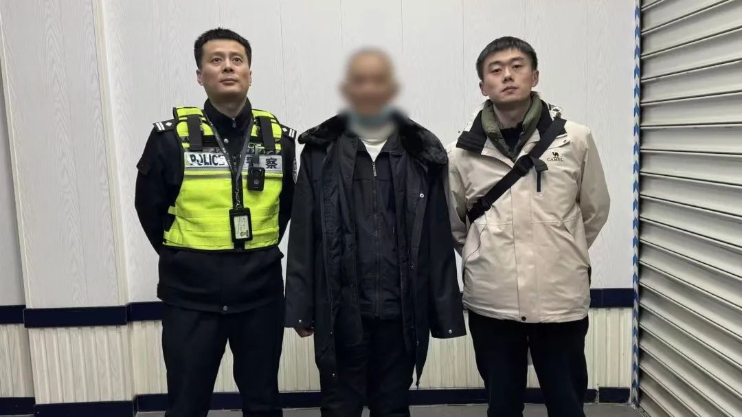 男子自制钓竿竟不为钓鱼？揭秘深夜窗内钓财的惊人真相  第3张