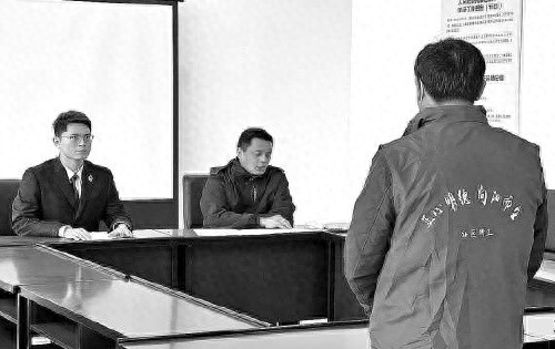 从网约车司机到‘黑车’司机，小刘的困境背后隐藏了什么惊人真相？