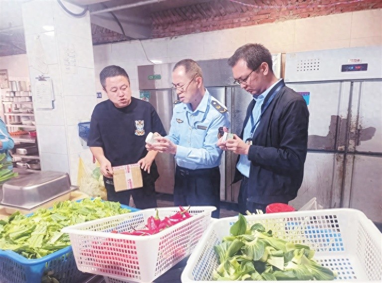 老年人公寓食品安全大检查！你的父母住得安心吗？  第1张