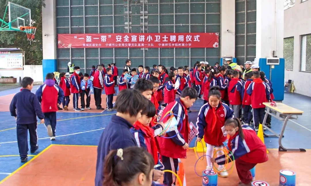 小学生变身交通安全小卫士！你家的孩子也能成为交通侠吗？  第4张