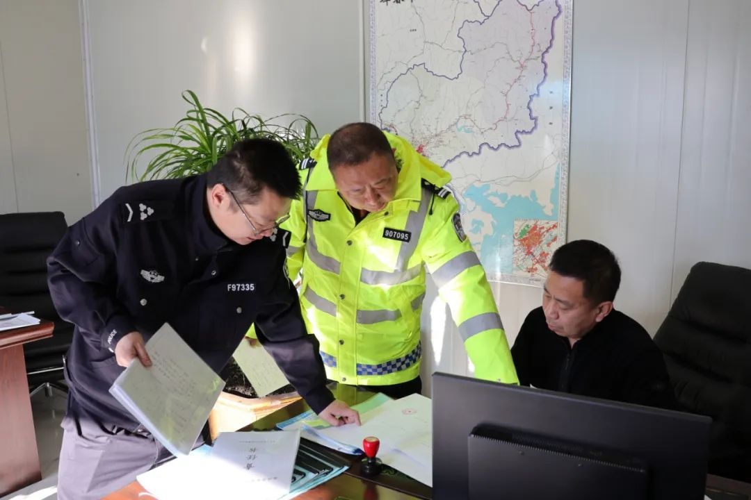 珲春交警严查春运安全！你的出行安全有保障了吗？  第2张