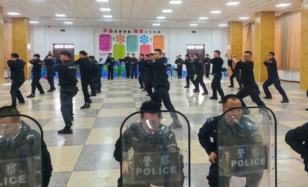 2025临泽县蛇年春晚彩排火热进行中，你准备好迎接这场视觉盛宴了吗？  第1张