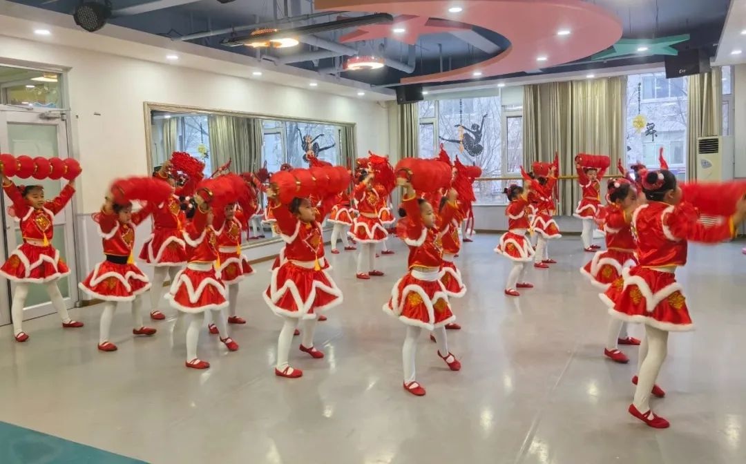 2025临泽县蛇年春晚彩排火热进行中，你准备好迎接这场视觉盛宴了吗？  第2张