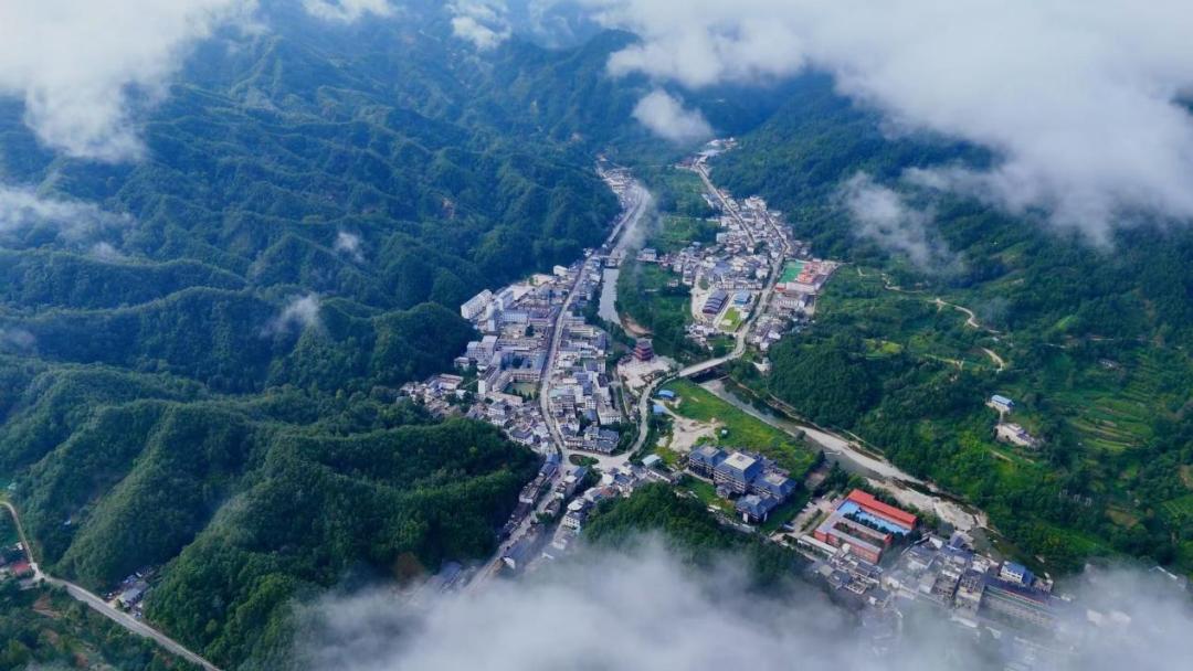 康县山泉水为何能荣获年度百佳优品？揭秘陇山十九泉的生态奇迹  第2张