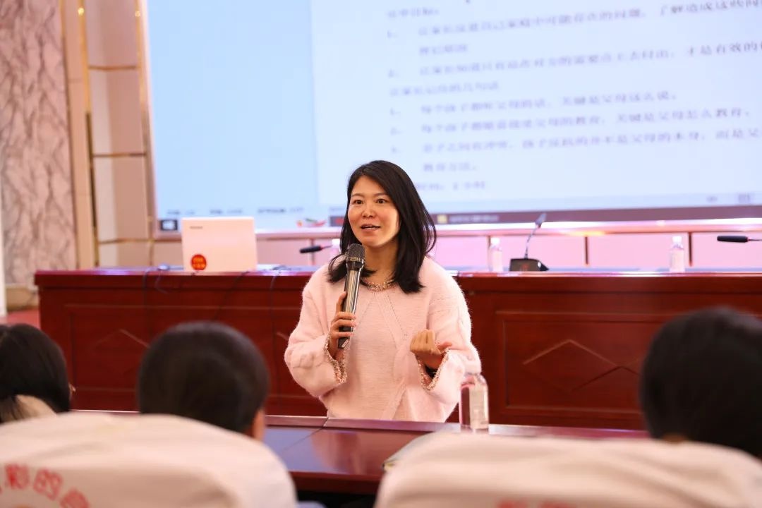家庭教育培训会大揭秘：如何解锁亲子沟通的幸福密码？  第2张