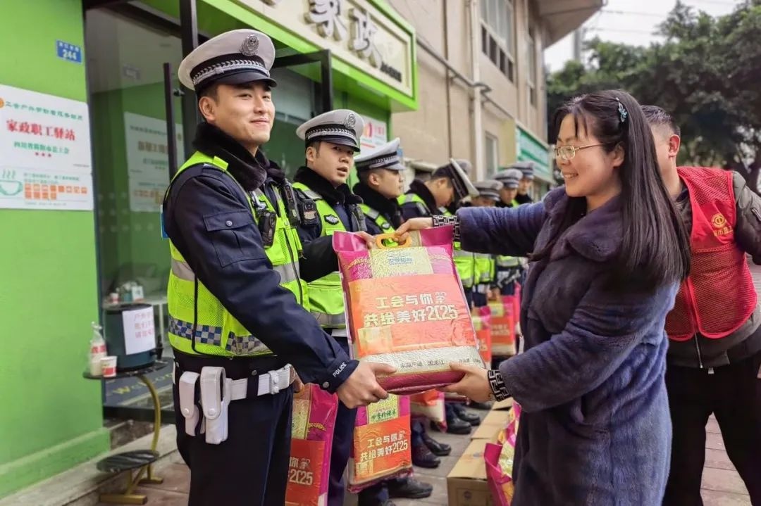 简阳市总工会如何用‘驿’路相伴温暖1000名户外劳动者的心？  第2张