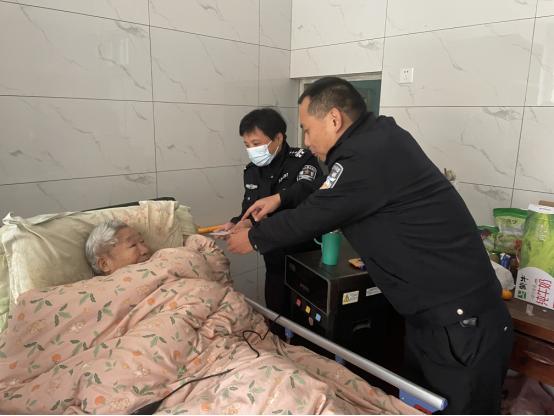 27年坚守窗口，接待60000余人次！辅警杨黎敏的平凡工作为何感动无数人？  第3张