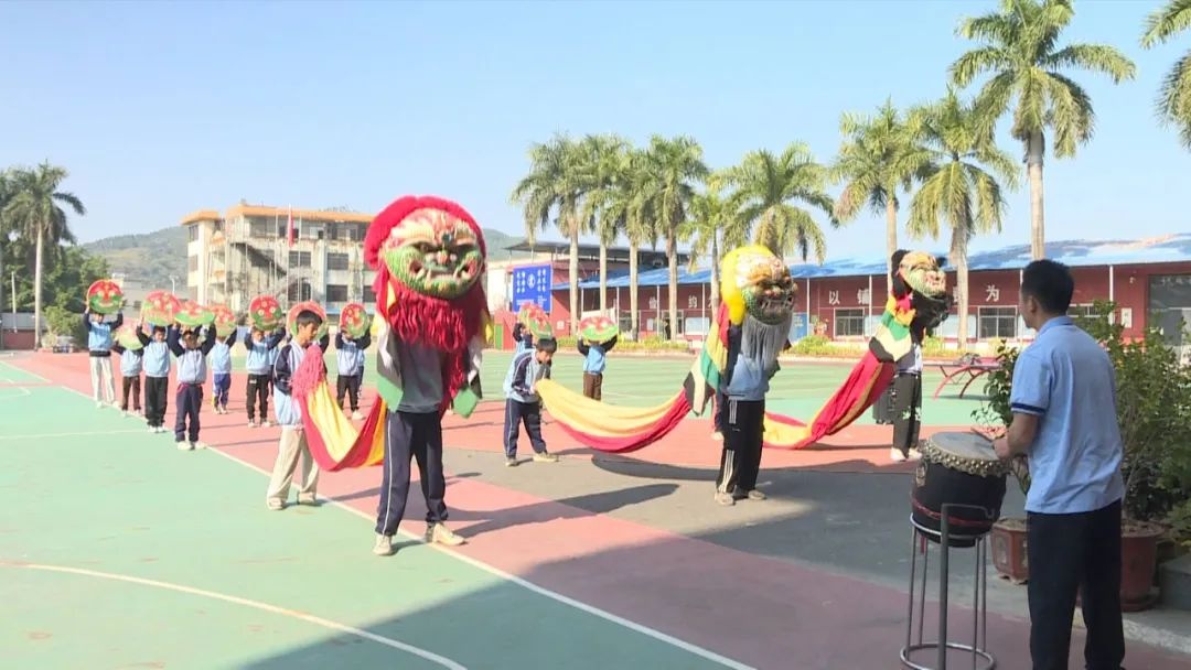 惠东盖子狮走进校园，孩子们为何如此痴迷？非遗文化魅力大揭秘  第2张