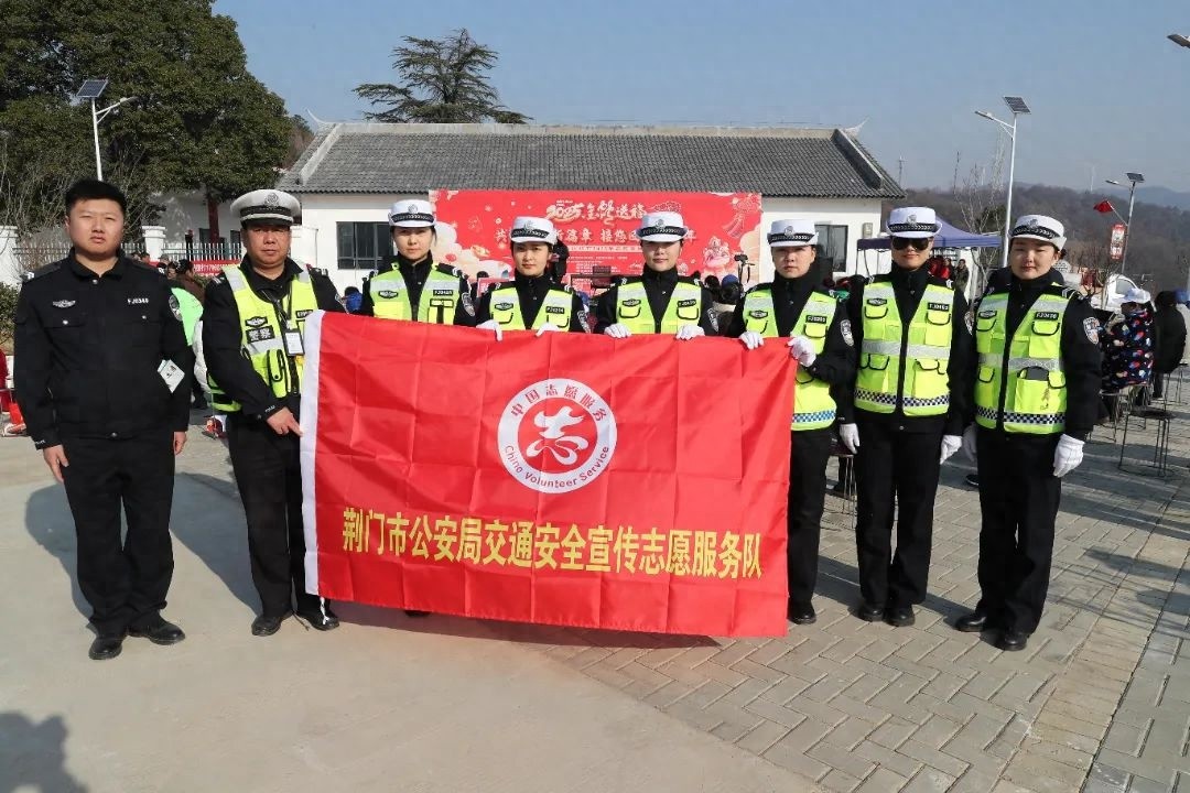 春节联欢会上，交警为何成了主角？揭秘农村交通安全新举措