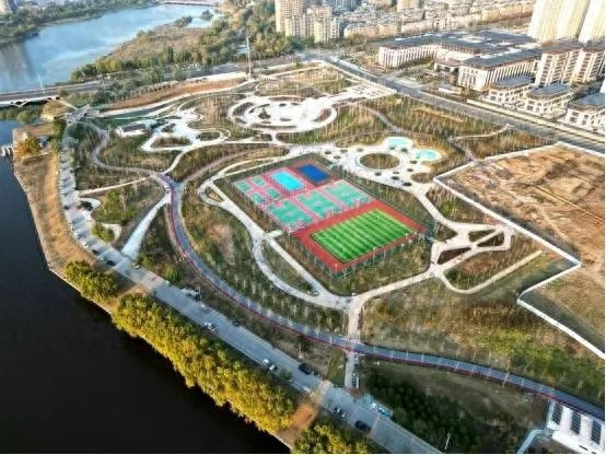 潍坊临朐县弥河体育公园：全新铝装设计，晨跑新路线等你来打卡