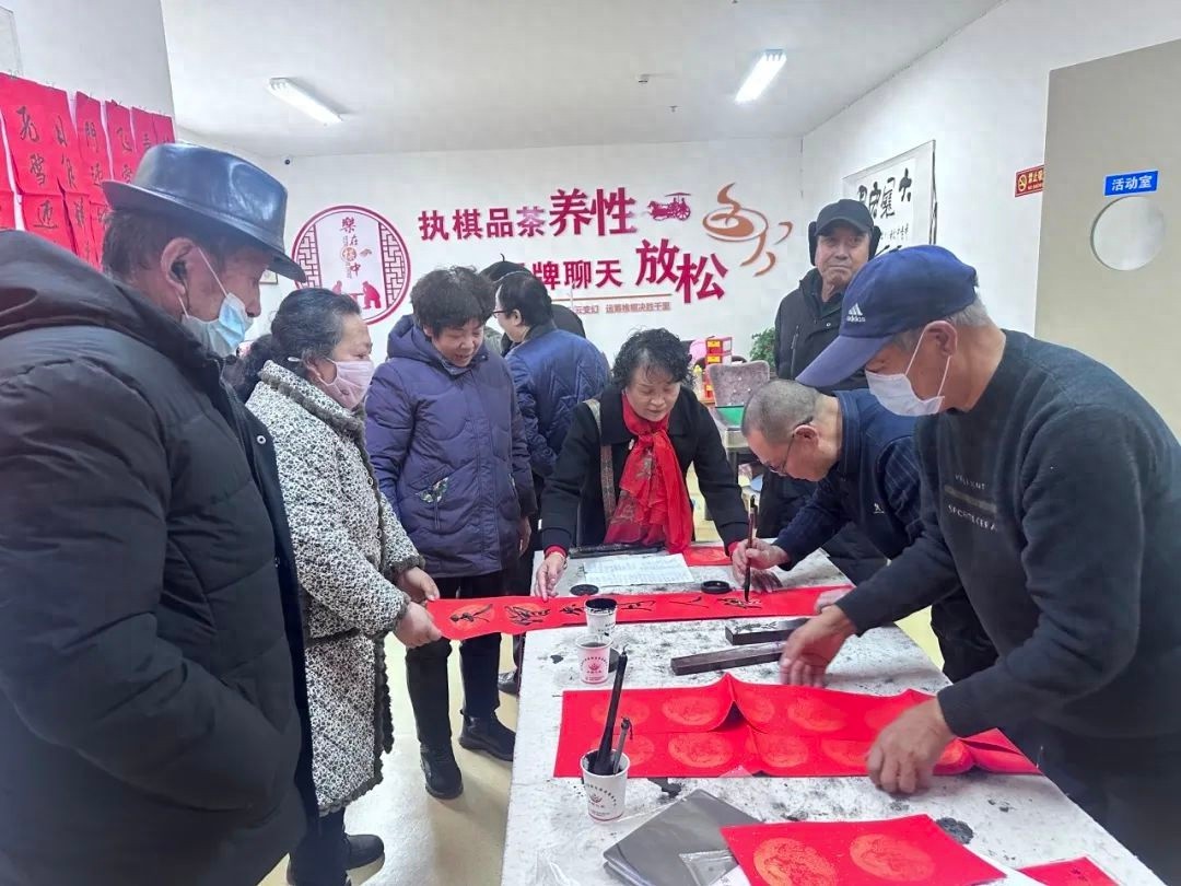 春节将至，城北街道中天健社区如何用春联书写浓浓年味？