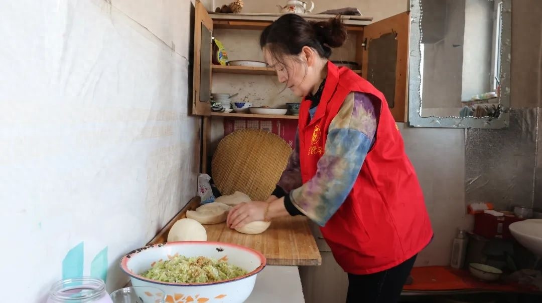 村里的年味为何如此浓？志愿者们为高龄老人送温暖，感动了所有人