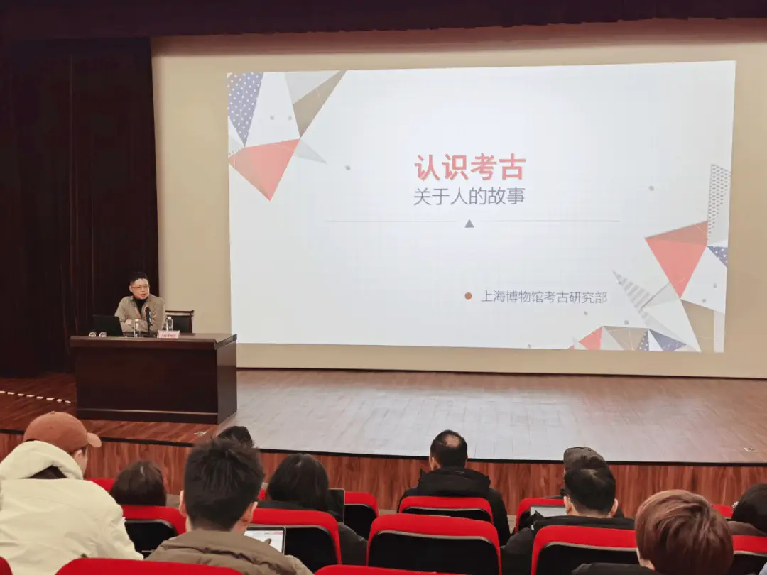 古墓直播乱象何时休？上海30家平台齐聚共商监管大计