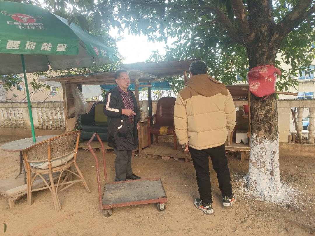 违建拆除背后的故事：吕大爷为何最终同意？社区工作人员的努力不可忽视