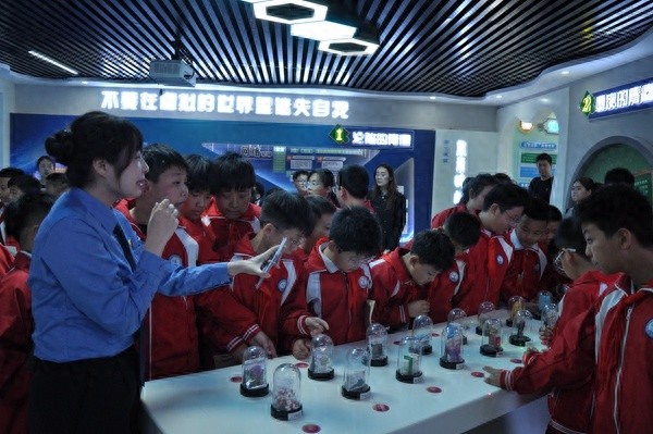 临潼区青少年法治宣传教育实践中心：如何用科技引领法治教育新风尚？