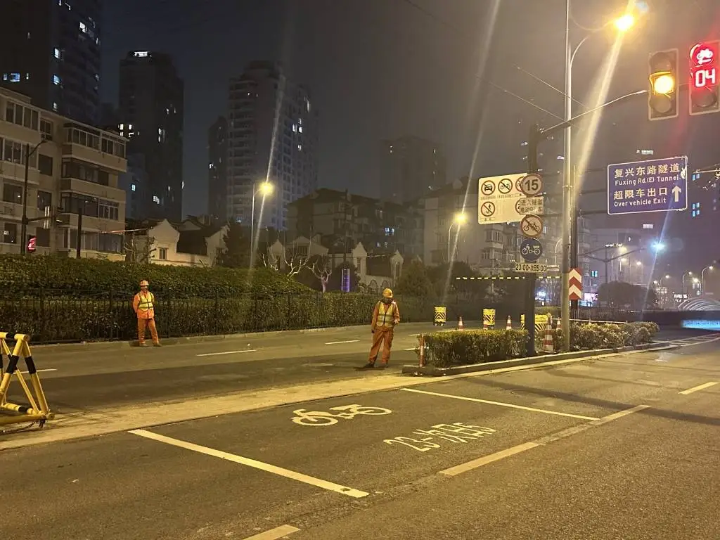 上海夜行者福音！复兴东路隧道首次夜间开放，电动自行车畅行无阻  第2张