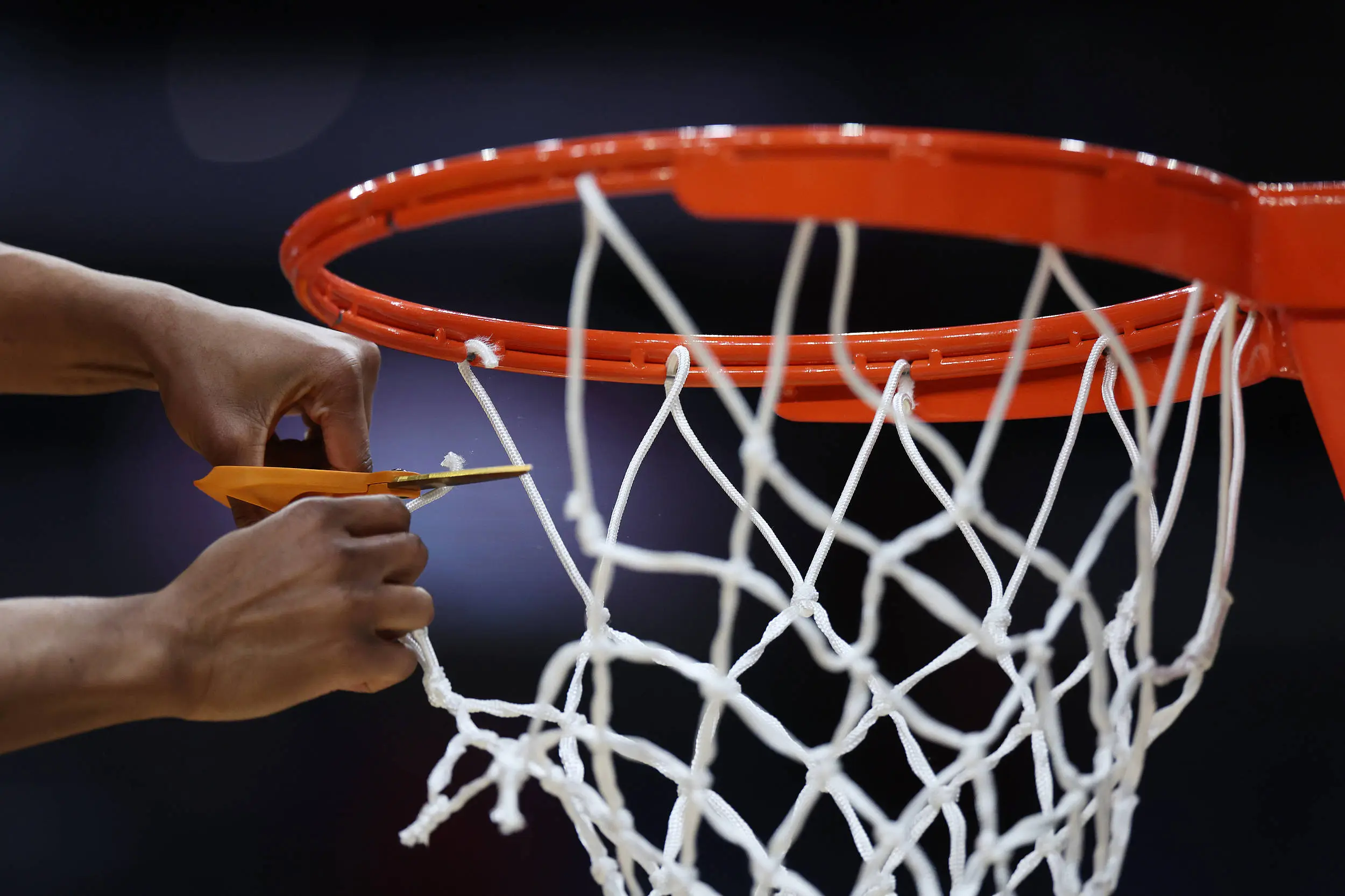 NBA积极拥抱博彩业，为何球员亲自参与赌球事件频发？