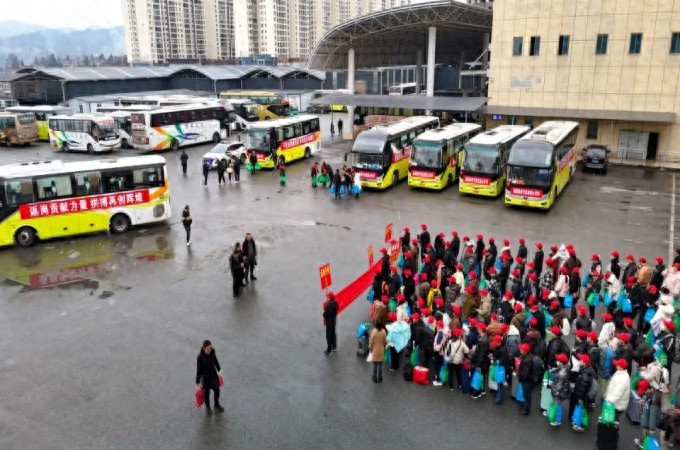 纳雍县务工返岗：240名追梦人踏上幸福旅程，你准备好迎接新生活了吗？