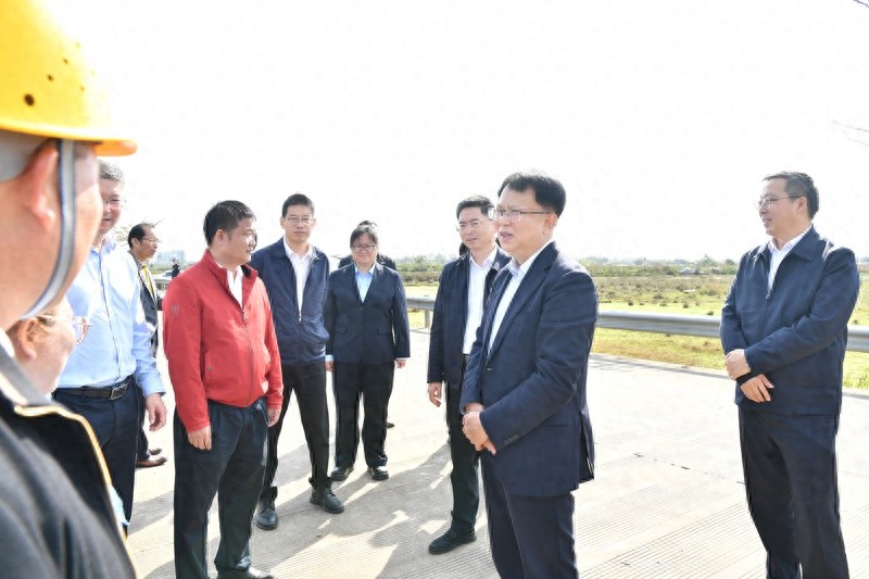 倒伏林木清理背后的故事：省住建厅厅长王鹏为何亲自带队慰问？
