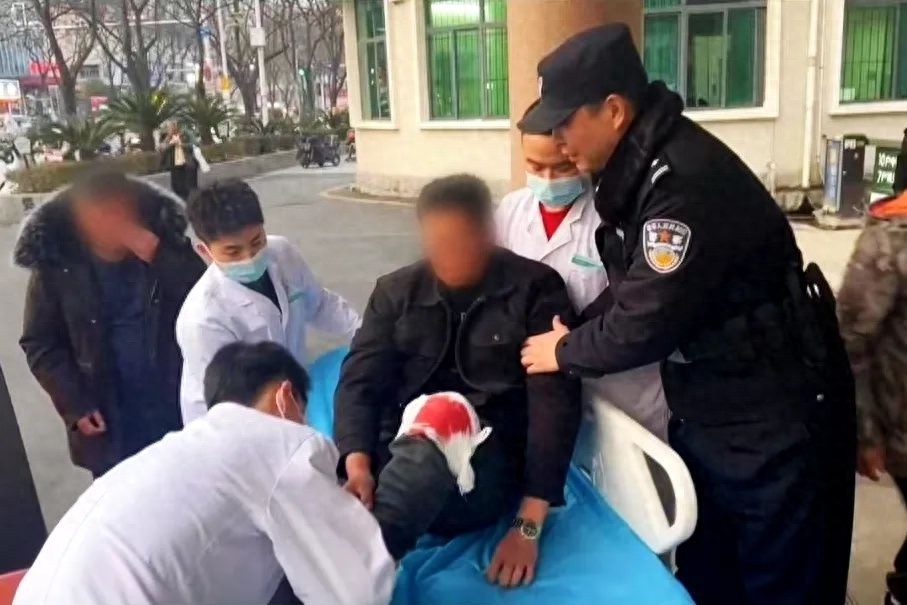 警察同志，我家人的腿被机器锯了！看他们如何创造生命奇迹