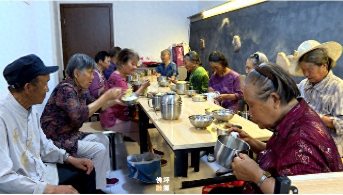 爸妈食堂暖心上线，78岁张大爷为何笑得合不拢嘴？