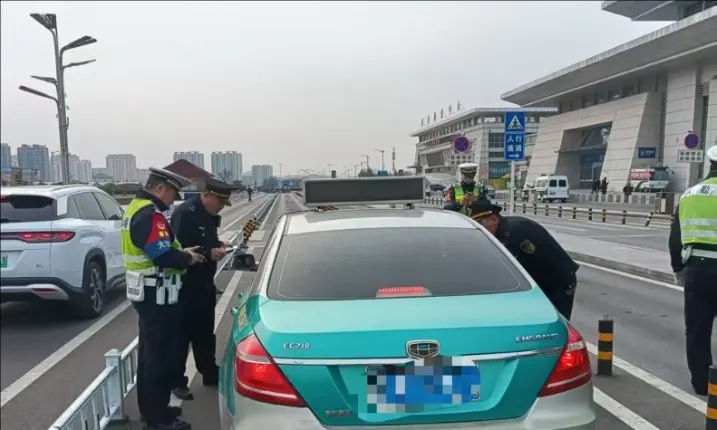 泰城出租汽车专项整治行动来袭！你的出行安全有保障了吗？  第2张