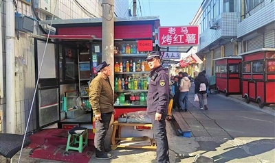 天津爱心摊位暖人心，马大爷的小摊为何让人感动？