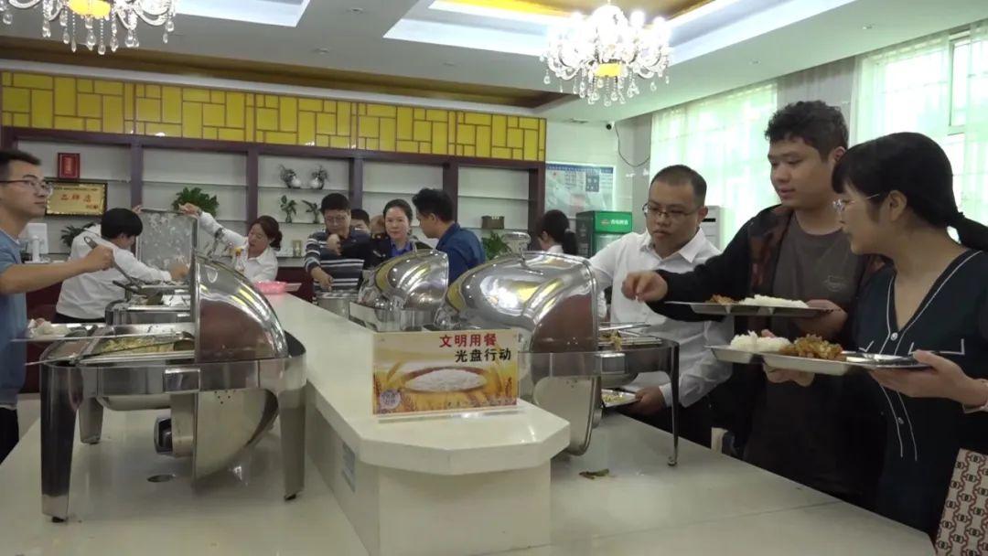 县政府机关食堂的光盘行动，究竟是如何做到人人节约、餐餐光盘的？  第2张