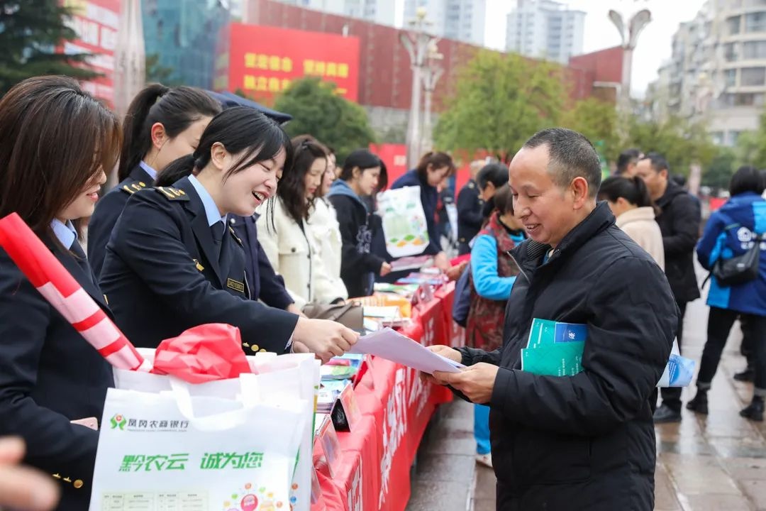 你知道如何辨别假冒伪劣产品吗？凤冈县3•15活动教你维权  第2张