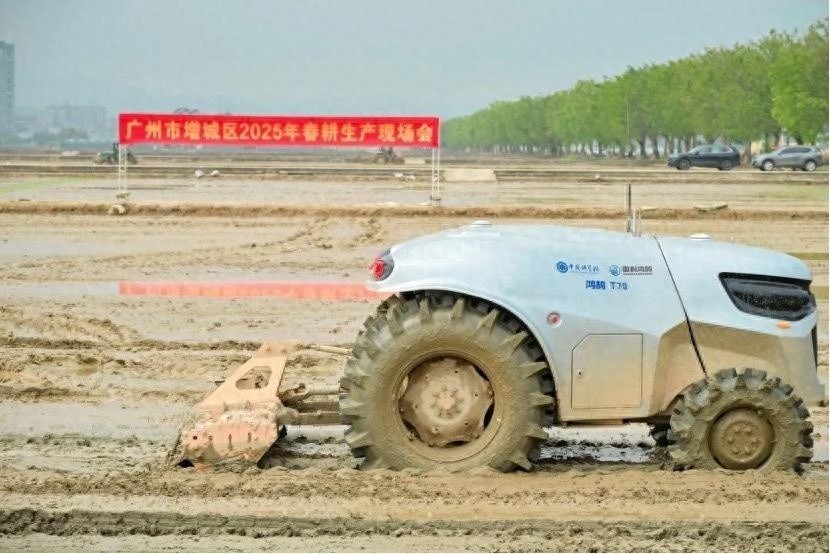 无人驾驶农机亮相广州春耕现场，中国科学院伏羲农场引领智慧农业新时代