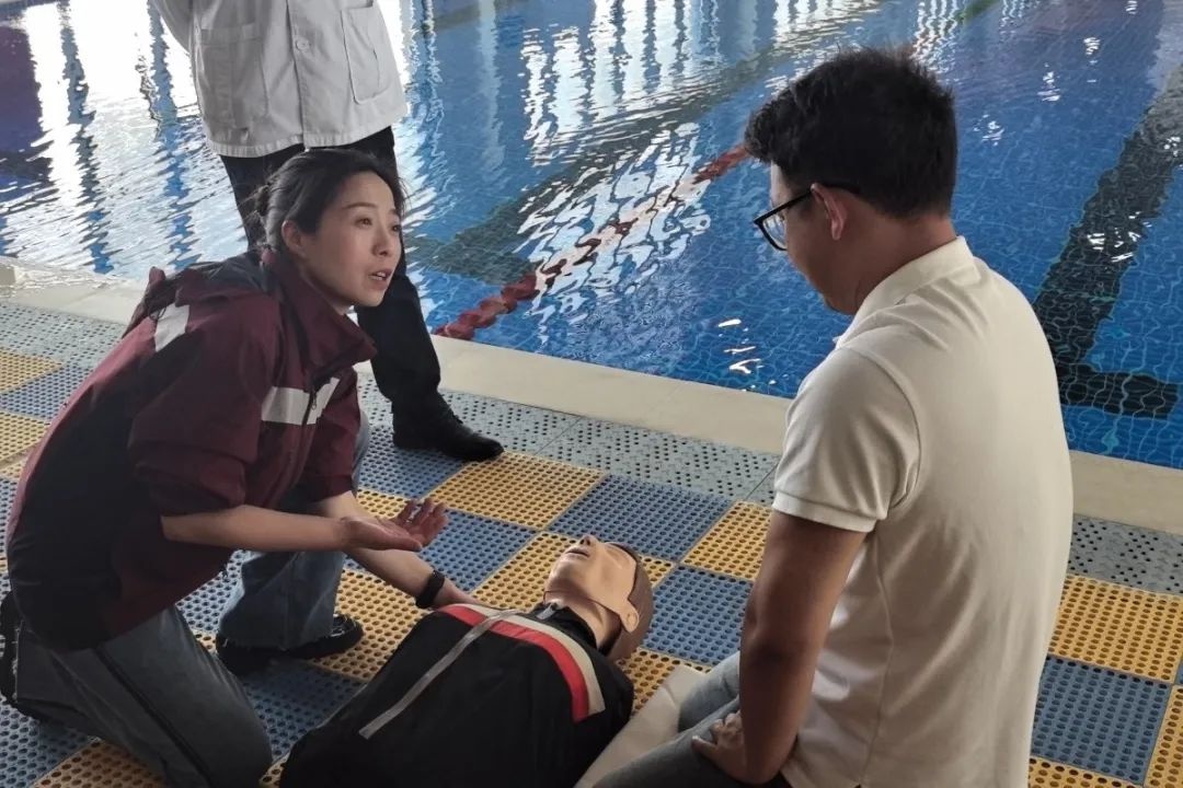 高原涉水安全不容忽视！理县这场急救培训为何让游泳馆工作人员直呼太实用？  第2张