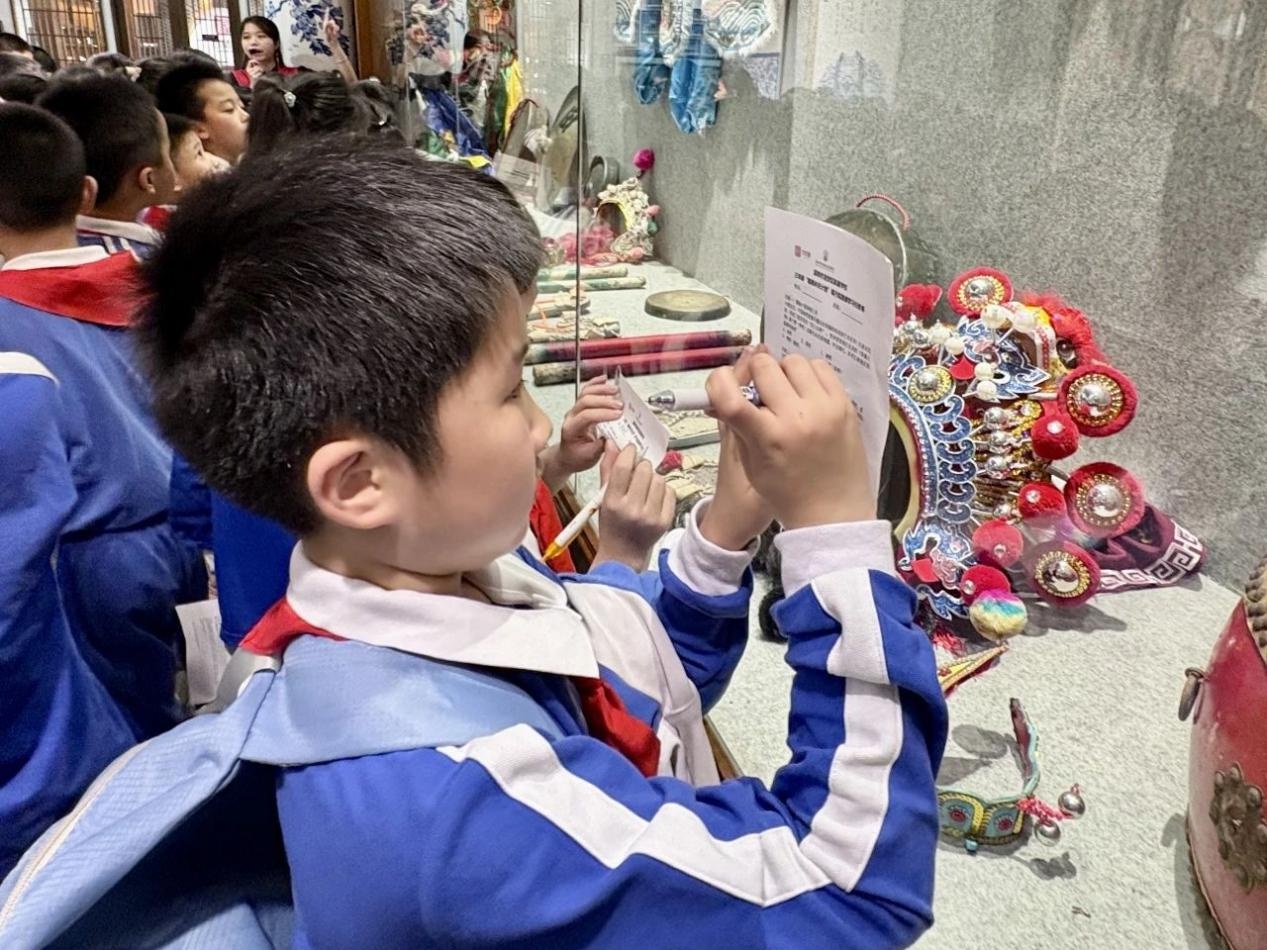 深圳这所学校竟带学生玩转非遗文化！每周半天计划让孩子收获了什么？  第3张