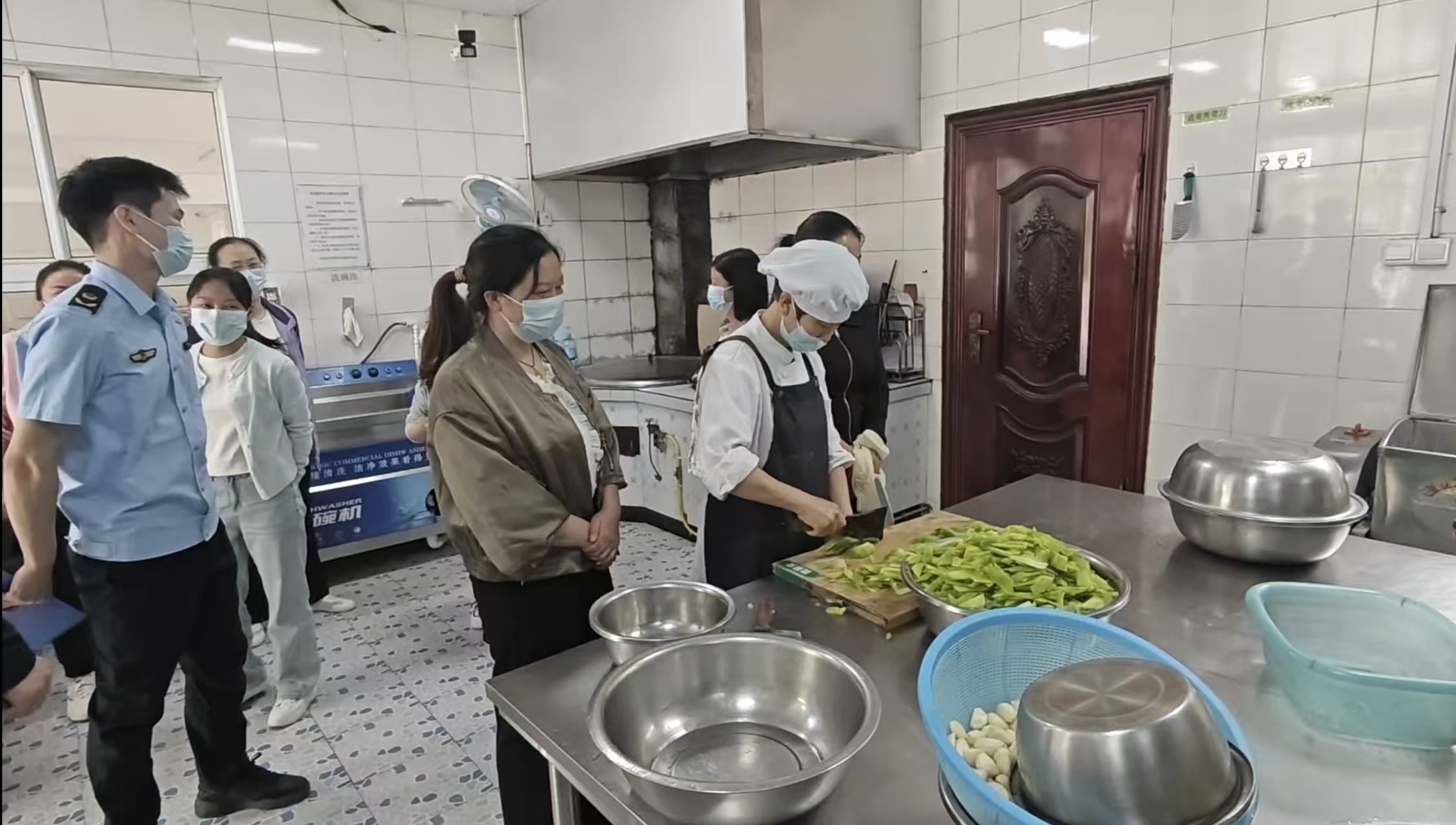 校园食品安全大检查，你家孩子的午餐真的安全吗？  第2张