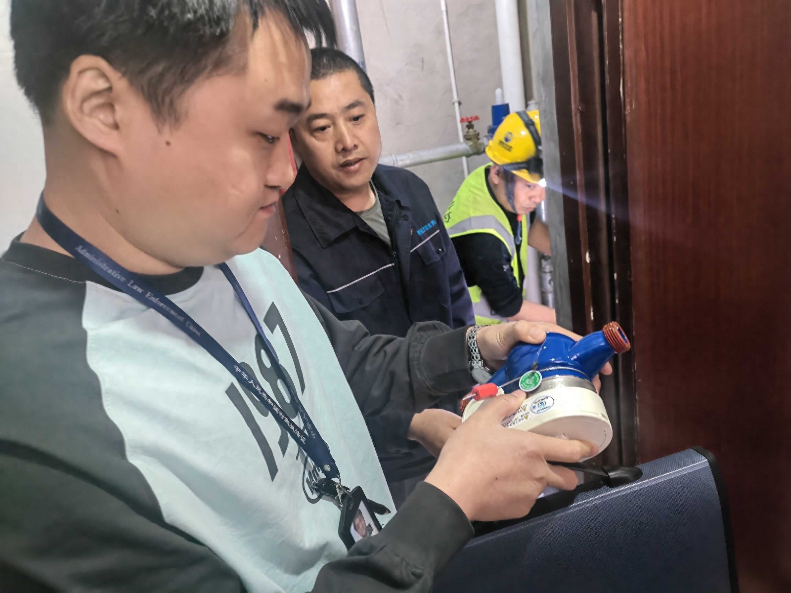 老旧电表竟成隐形杀手？2025年这场民生大动作让居民拍手叫好
