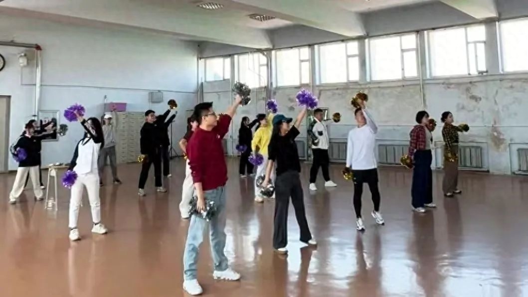 青春与激情碰撞！交通之声主持人为何集体跳健美操？