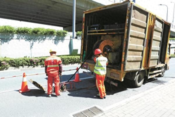 入汛之际！宁波水务人争分夺秒为城市排水管网体检，一季度清70余公里？